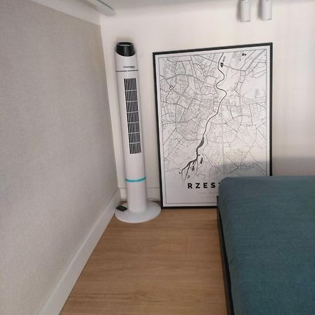 Apartament Paradise Zarzadzany Przez Gospodarza Osobe Fizyczna Self Check In Rzeszow Exterior photo